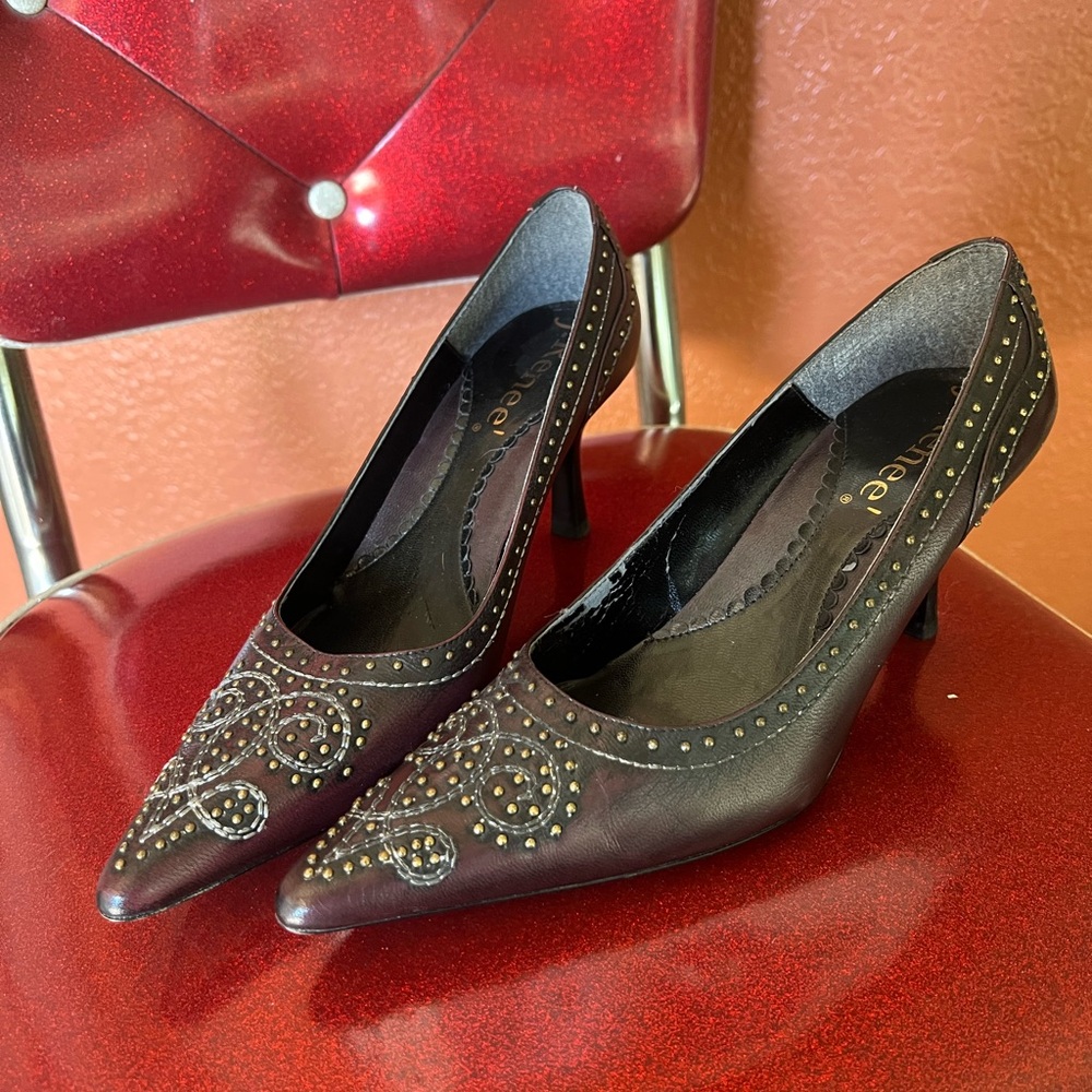Vintage eggplant colored J Renee pointed toe heels with brass studs & embroidery
